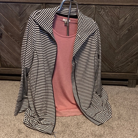NWOT Soma Luxuriously Soft B/W striped jacket with Style & co Pink Top - Picture 1 of 10